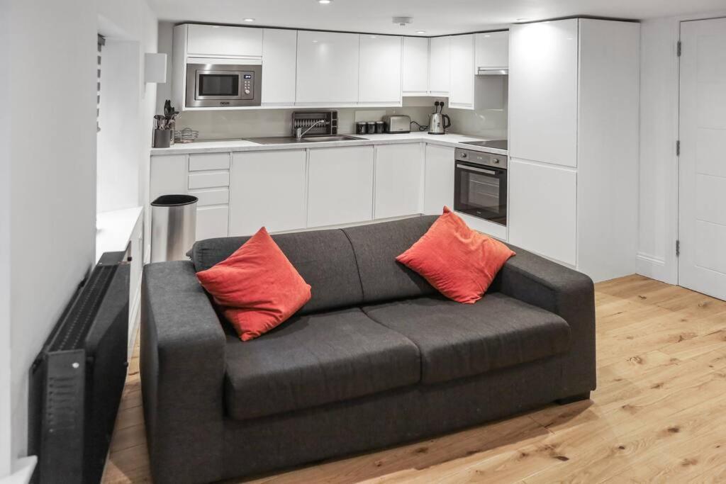 Cosy 1-Bdr W/ Free Parking In Central เรดดิ้ง ภายนอก รูปภาพ